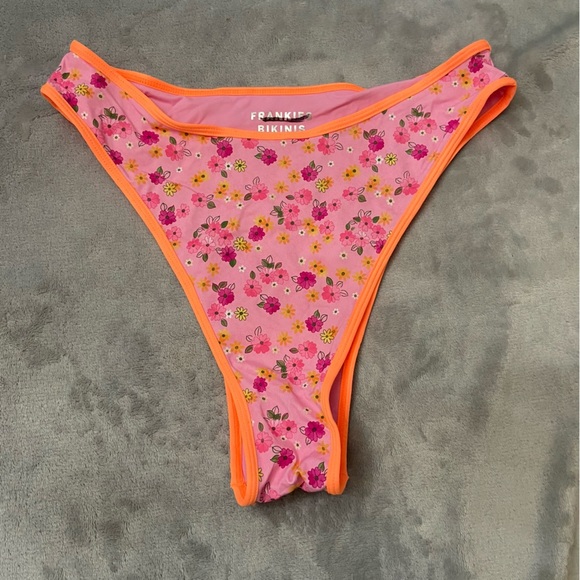 New! Frankies Bikinis Full Moon Floral Bikini Bottom in Queens Bath 10732 - Picture 4 of 9